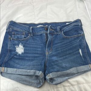 Old Navy boyfriend mid rise shorts size 4